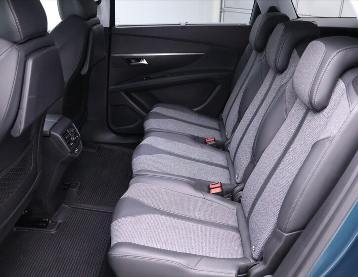 Peugeot 5008 16