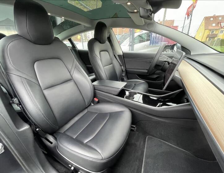 Tesla Model 3 22