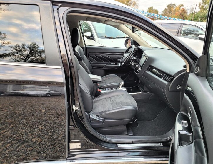 Mitsubishi Outlander SUV / Terénní 2,4 l 165 kw