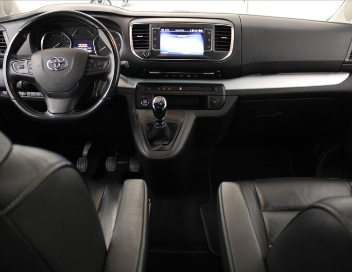 Toyota ProAce 9