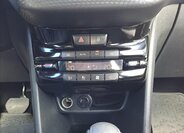 Peugeot 2008 MPV 1,2 l 81 kw