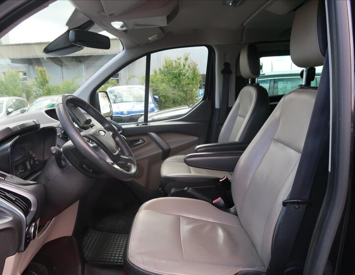 Ford Tourneo Custom MPV 2,2 l 114 kw
