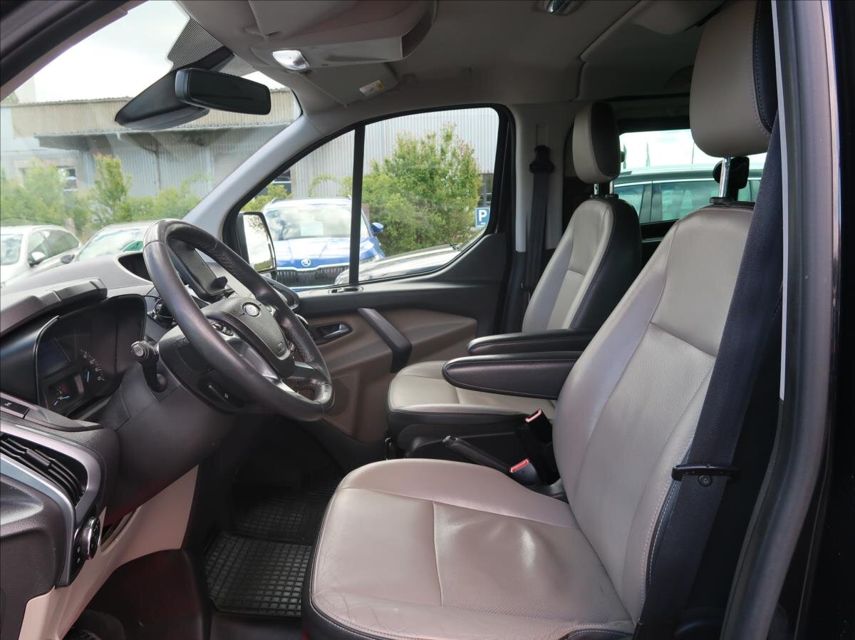 Ford Tourneo Custom MPV 2,2 l 114 kw