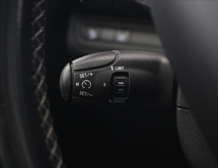 Peugeot 208 Hatchback 1,2 l 81 kw