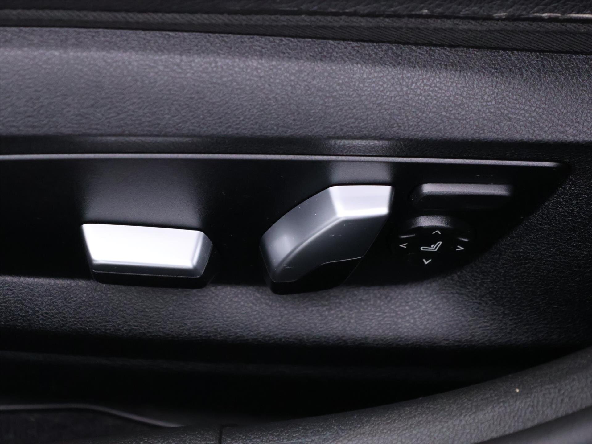 BMW Řada 5 Kombi 3,0 l 195 kw