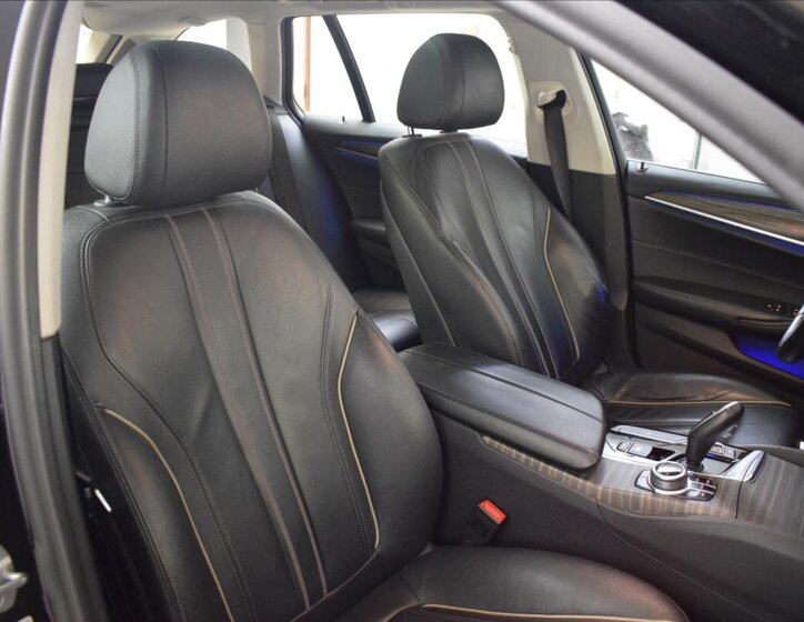 BMW Řada 5 Kombi 3,0 l 195 kw