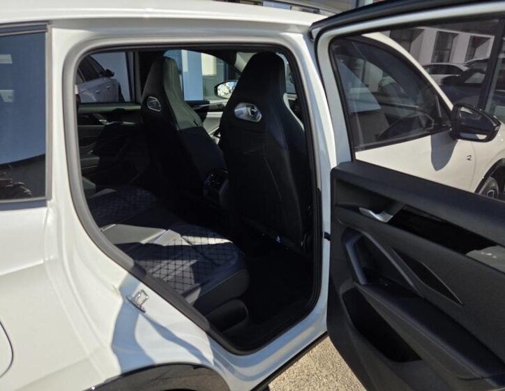 Volkswagen Tiguan SUV / Terénní 2,0 l 195 kw