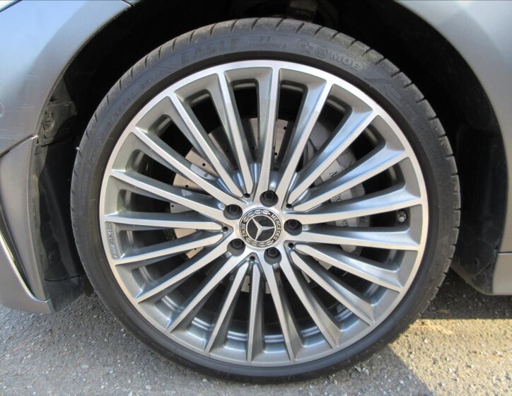 Mercedes-Benz CLS Sedan 3,0 l 270 kw