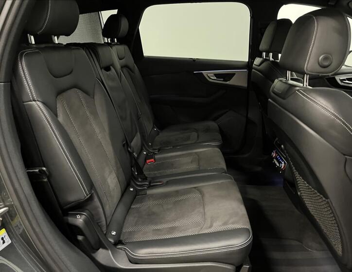 Audi Q7 24