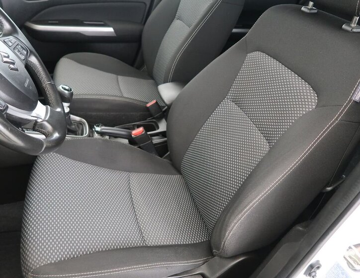 Suzuki Vitara SUV / Terénní 1,4 l 95 kw