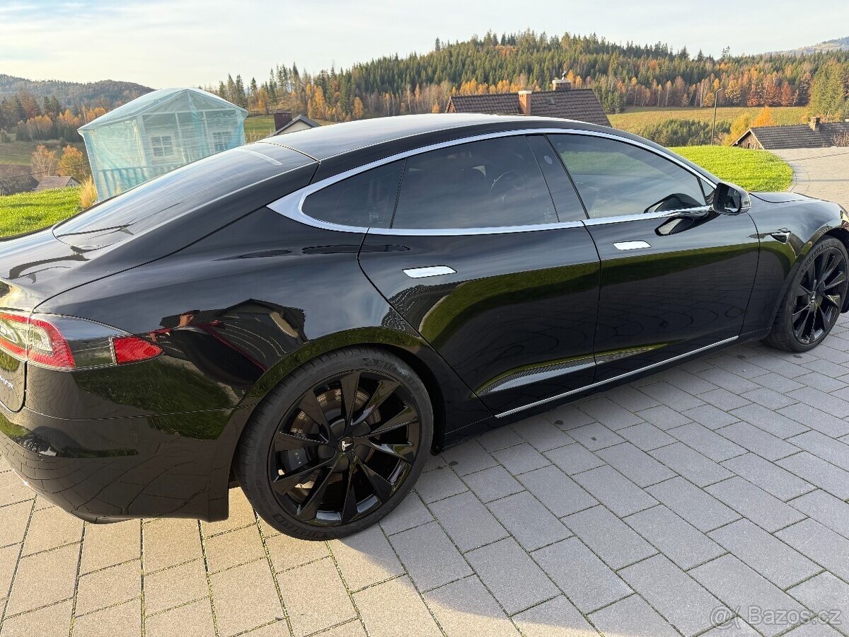 Tesla Model S Sedan 0,0 0