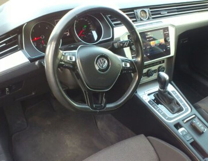 Volkswagen Passat 9