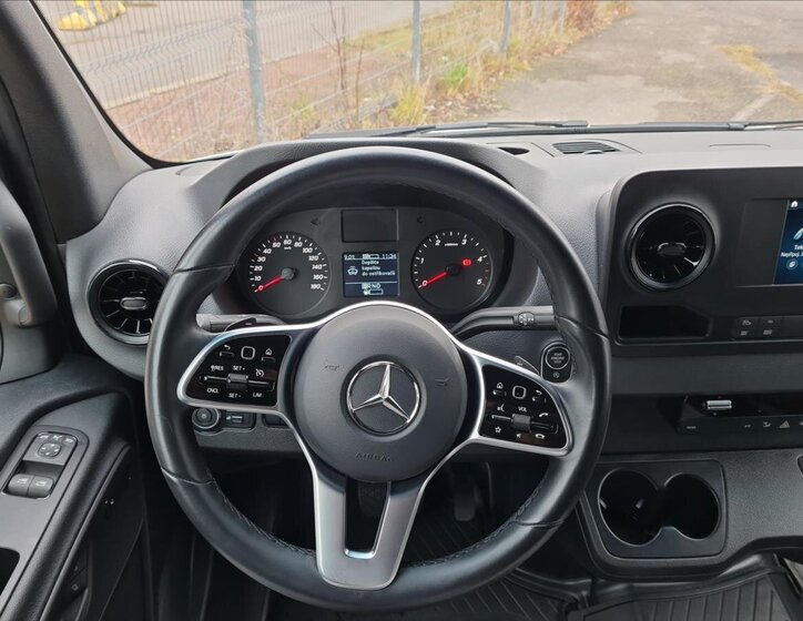 Mercedes-Benz Sprinter 10