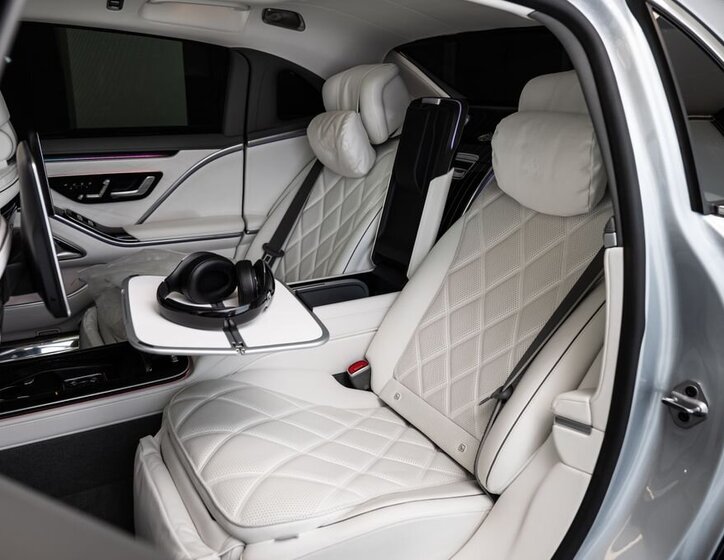 Mercedes-Benz Ostatní Sedan / Limuzína 6,0 l 450 kw