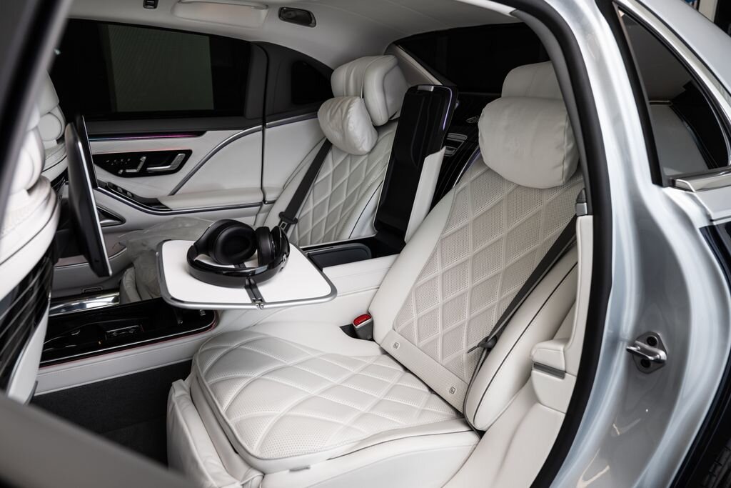 Mercedes-Benz Ostatní Sedan / Limuzína 6,0 l 450 kw