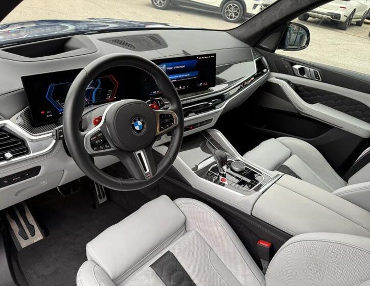 BMW X5 SUV 4,4 l 460 kw