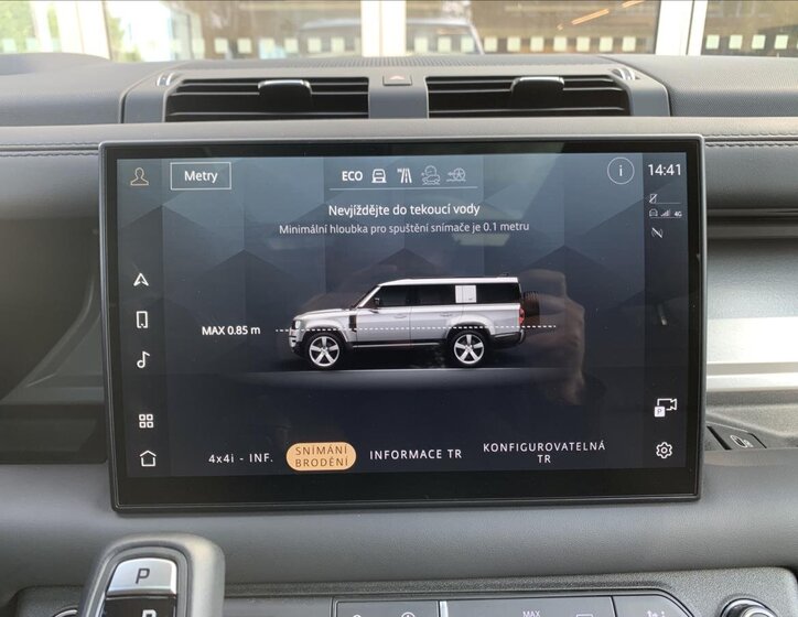 Land Rover Defender 61