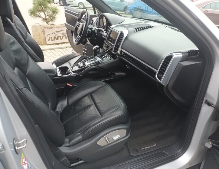 Porsche Cayenne Kombi 3,0 l 180 kw