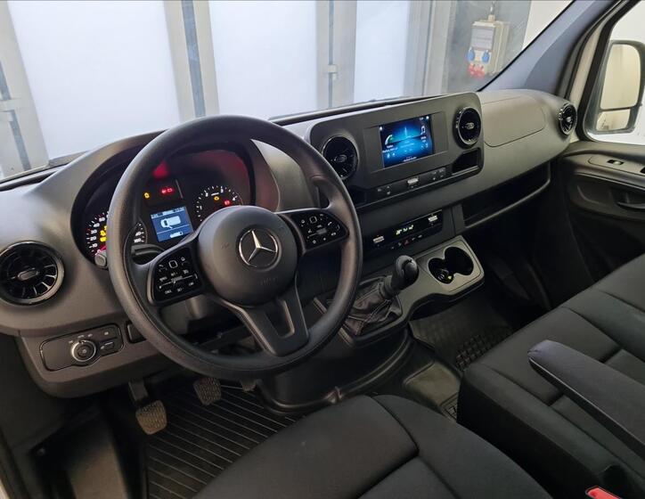 Mercedes-Benz Sprinter 9