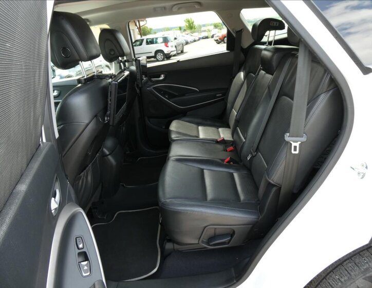 Hyundai Grand Santa Fe 27