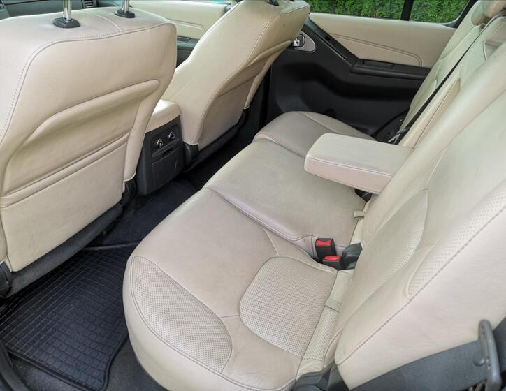 Nissan Pathfinder 8