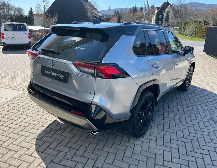 Toyota RAV4 SUV / Terénní 2,5 l 131 kw