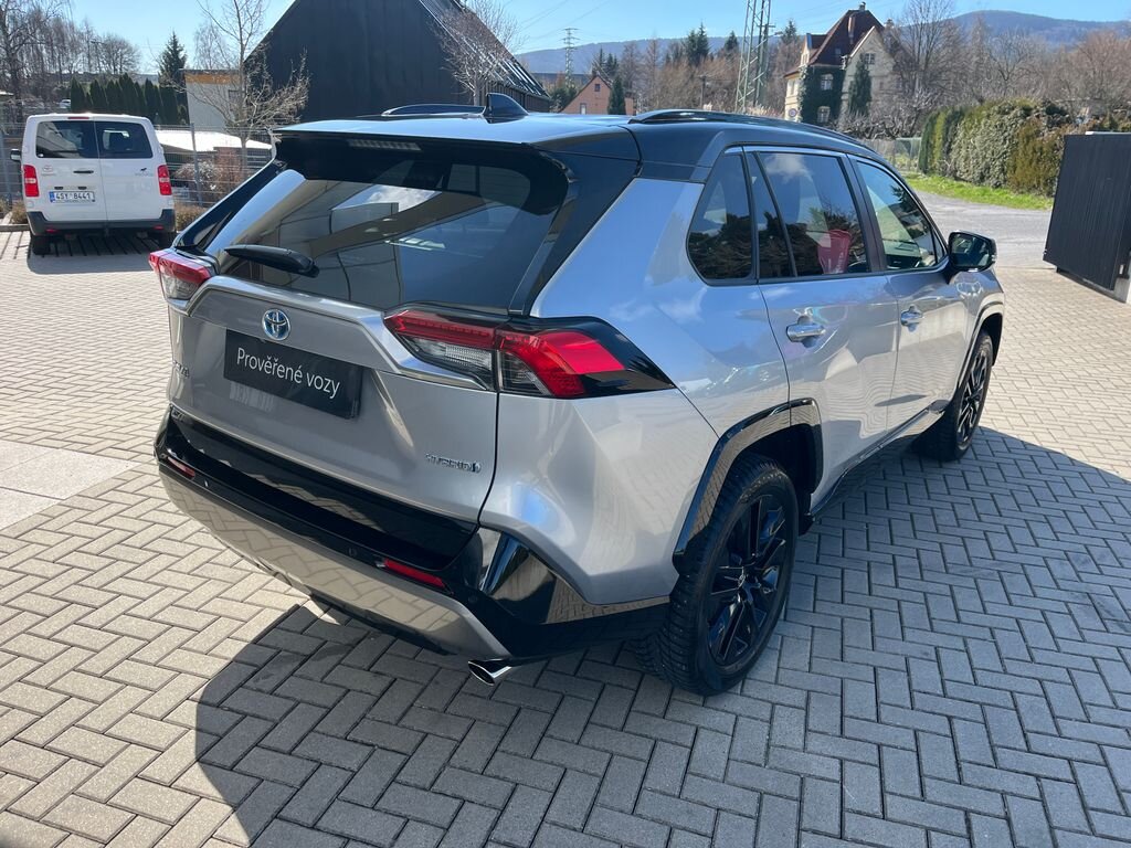 Toyota RAV4 SUV / Terénní 2,5 l 131 kw