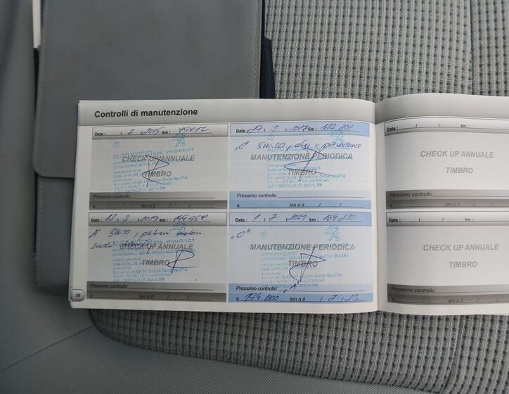 Peugeot 5008 MPV 2,0 l 120 kw