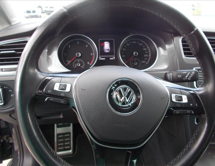 Volkswagen Golf 23