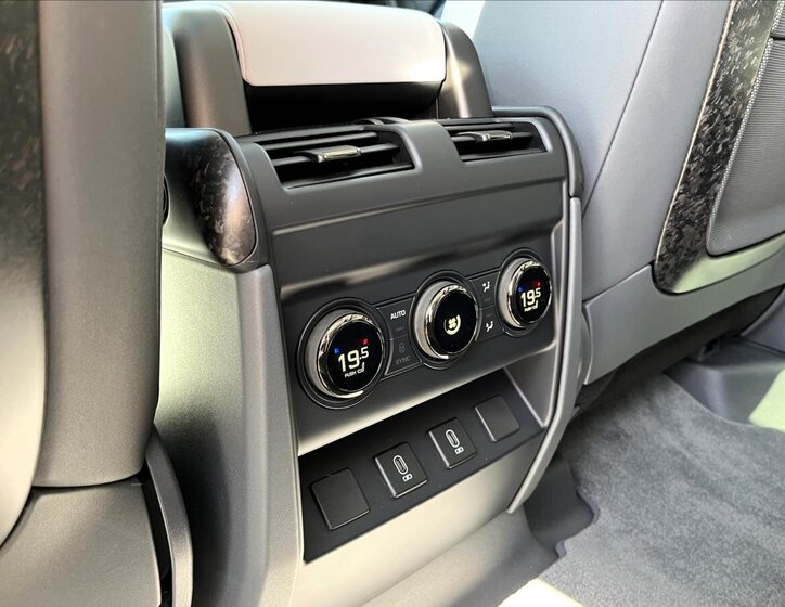 Land Rover Defender SUV / Terénní 4,4 l 467 kw