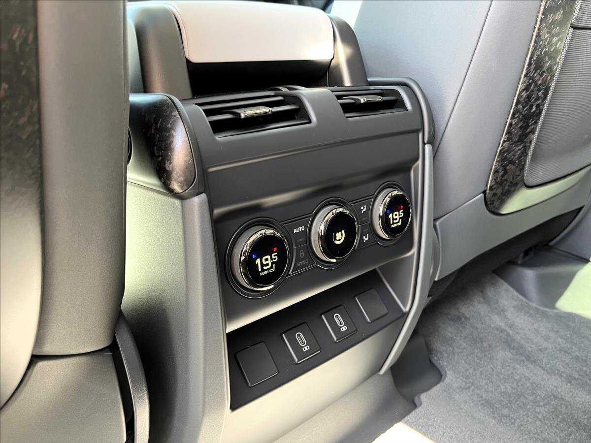 Land Rover Defender SUV / Terénní 4,4 l 467 kw