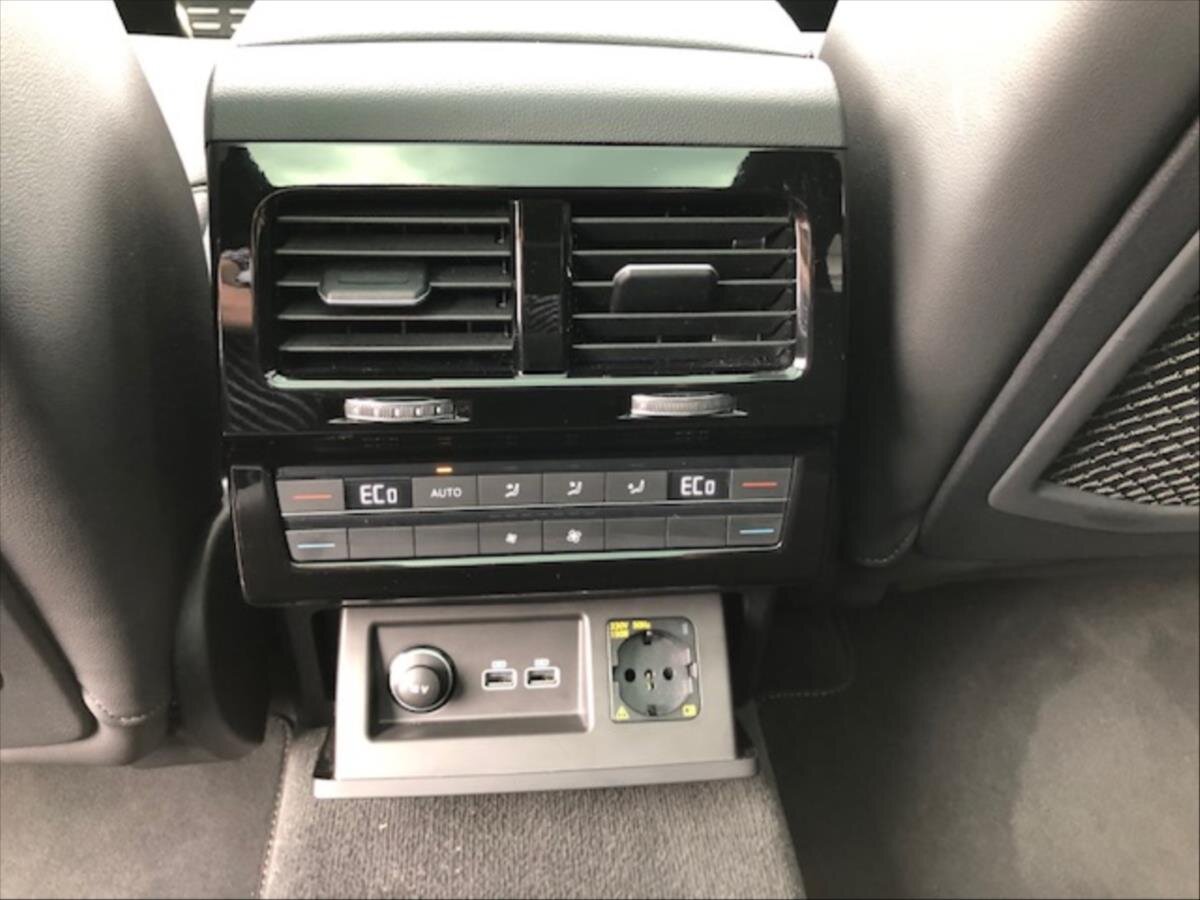 Volkswagen Touareg Kombi 3,0 l 210 kw