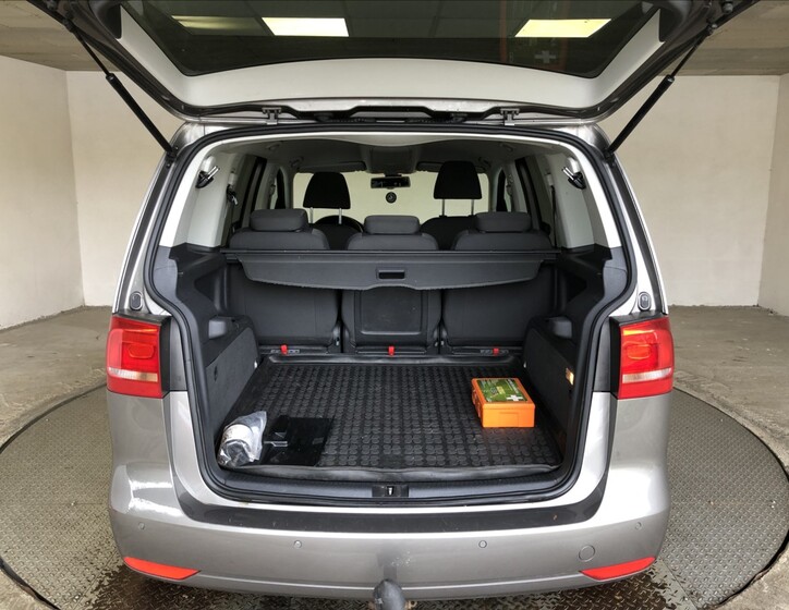 Volkswagen Touran 13