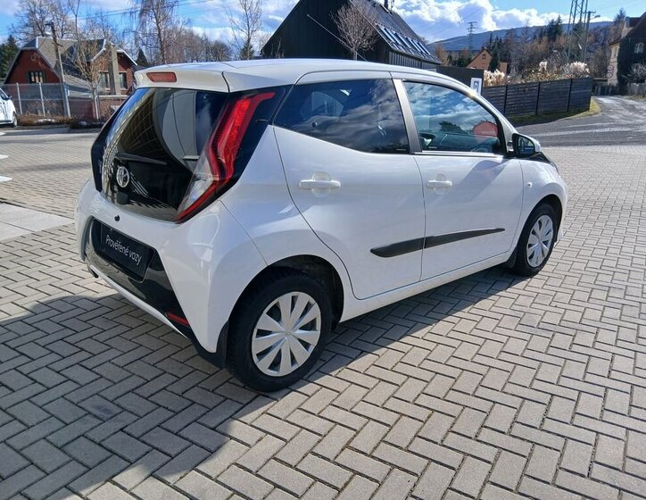 Toyota Aygo Hatchback 998,0 53 kw