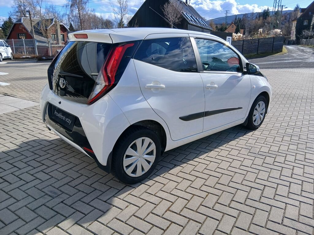 Toyota Aygo Hatchback 998,0 53 kw