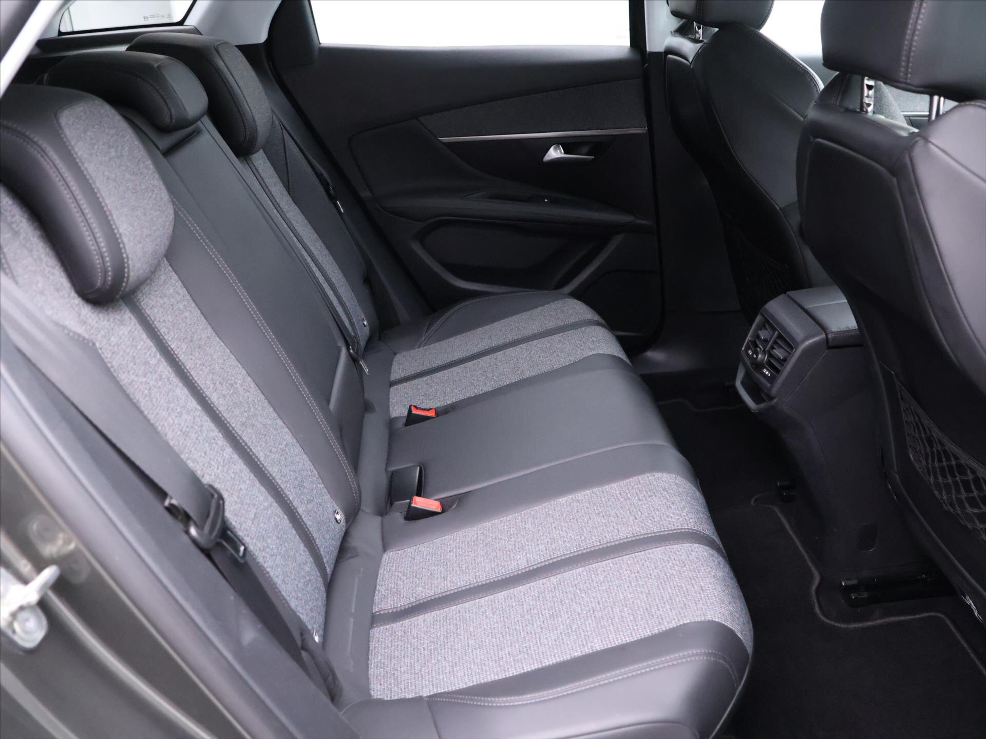 Peugeot 3008 SUV 1,2 l 96 kw