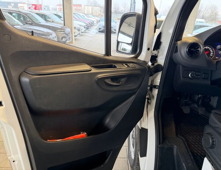 Mercedes-Benz Sprinter 7