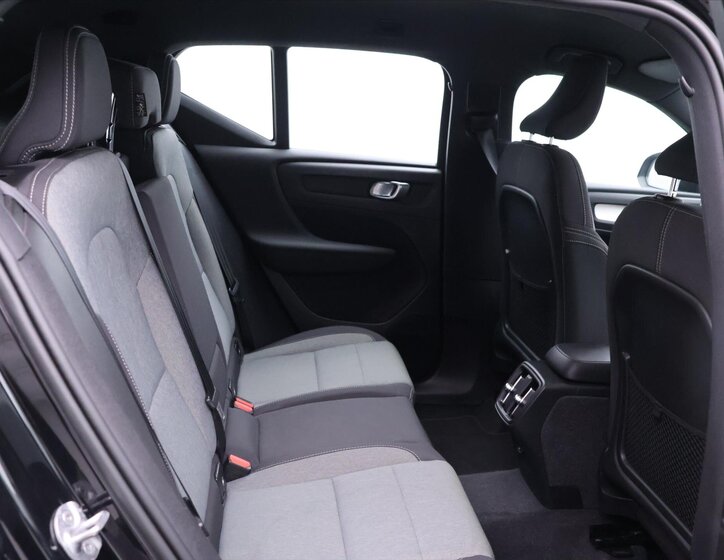 Volvo XC40 SUV / Terénní 2,0 l 145 kw