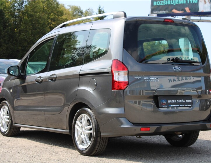 Ford Tourneo Courier 7