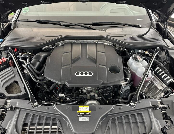 Audi A8 Sedan / Limuzína 3,0 l 210 kw