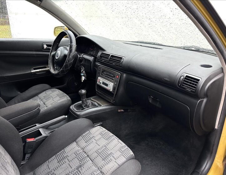 Volkswagen Passat Sedan / Limuzína 1,9 l 81 kw