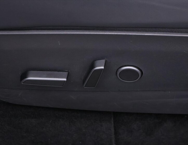 Tesla Model Y SUV / Terénní 0,0 378 kw