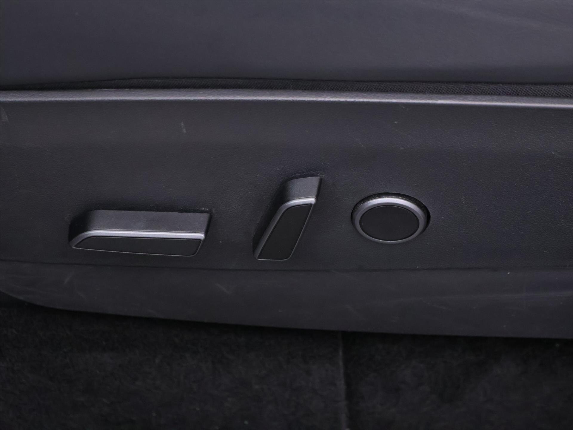 Tesla Model Y SUV / Terénní 0,0 378 kw