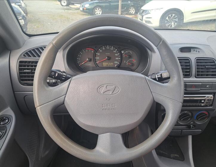 Hyundai Accent 12
