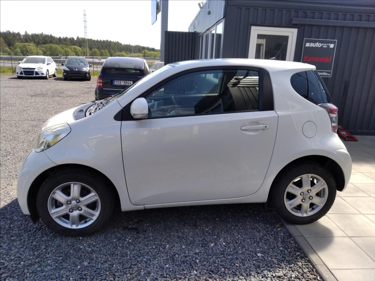 Toyota iQ