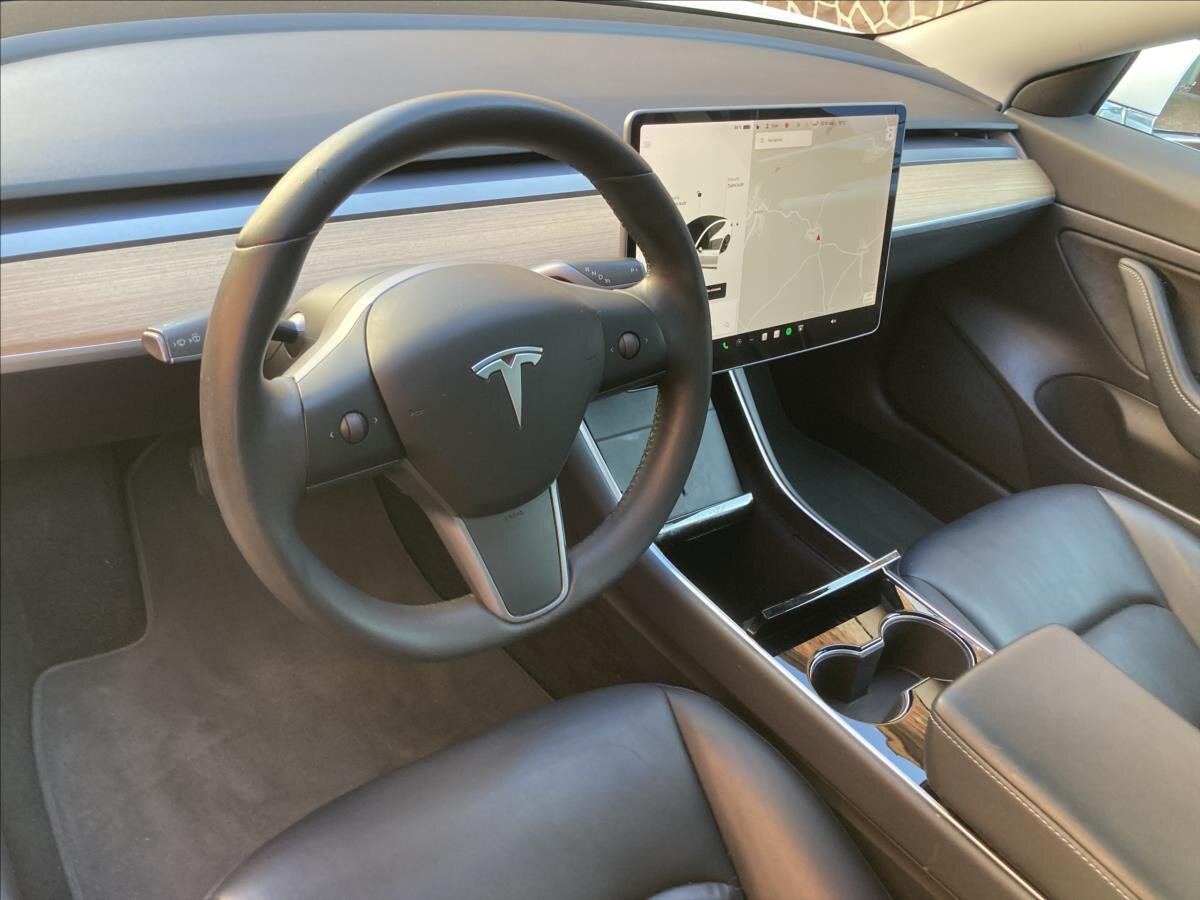 Tesla Model 3 Sedan 0,0 208 kw