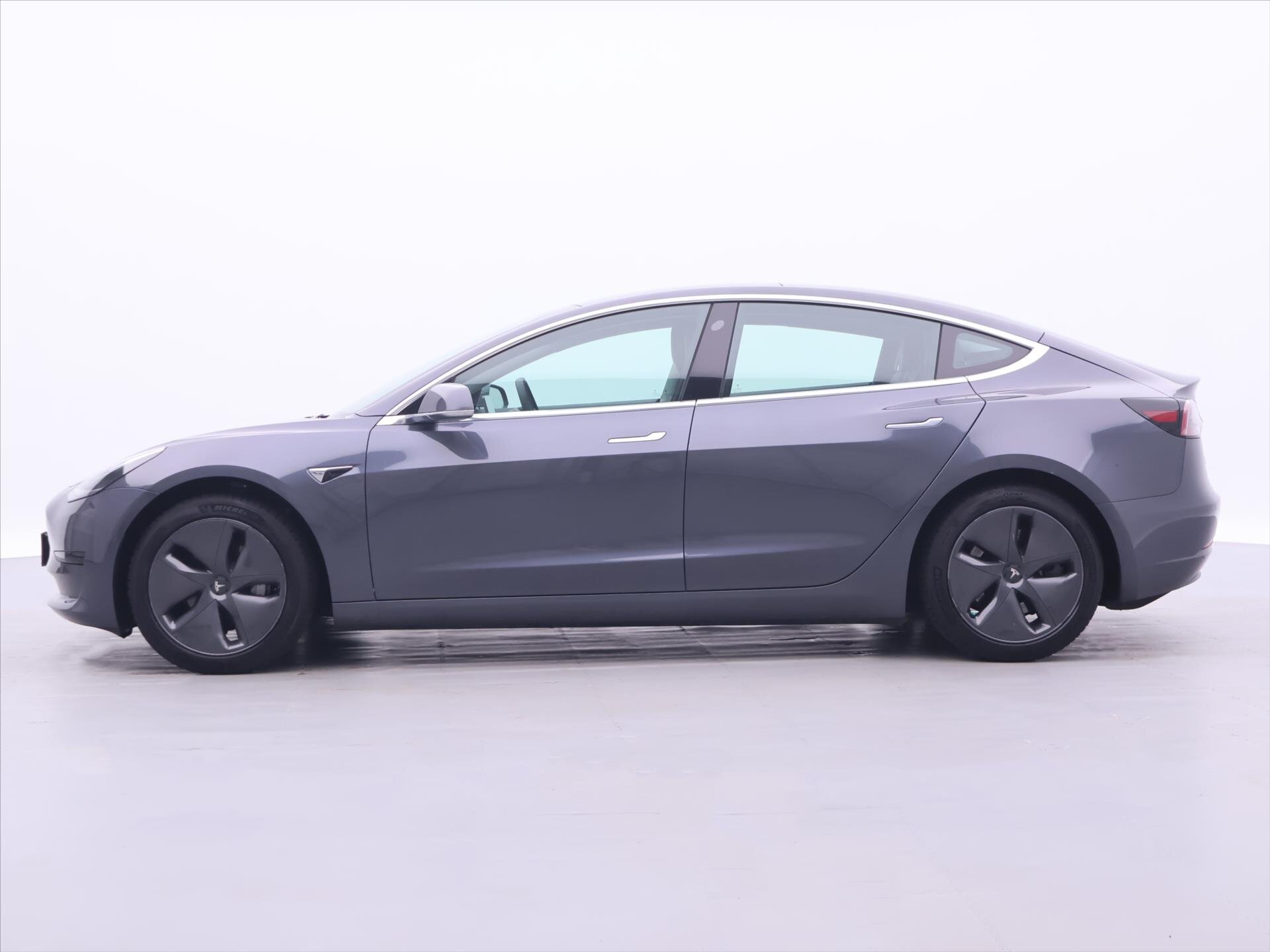 Tesla Model 3 Sedan / Limuzína 0,0 239 kw