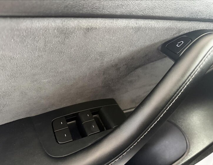 Tesla Model 3 Sedan 0,0 366 kw