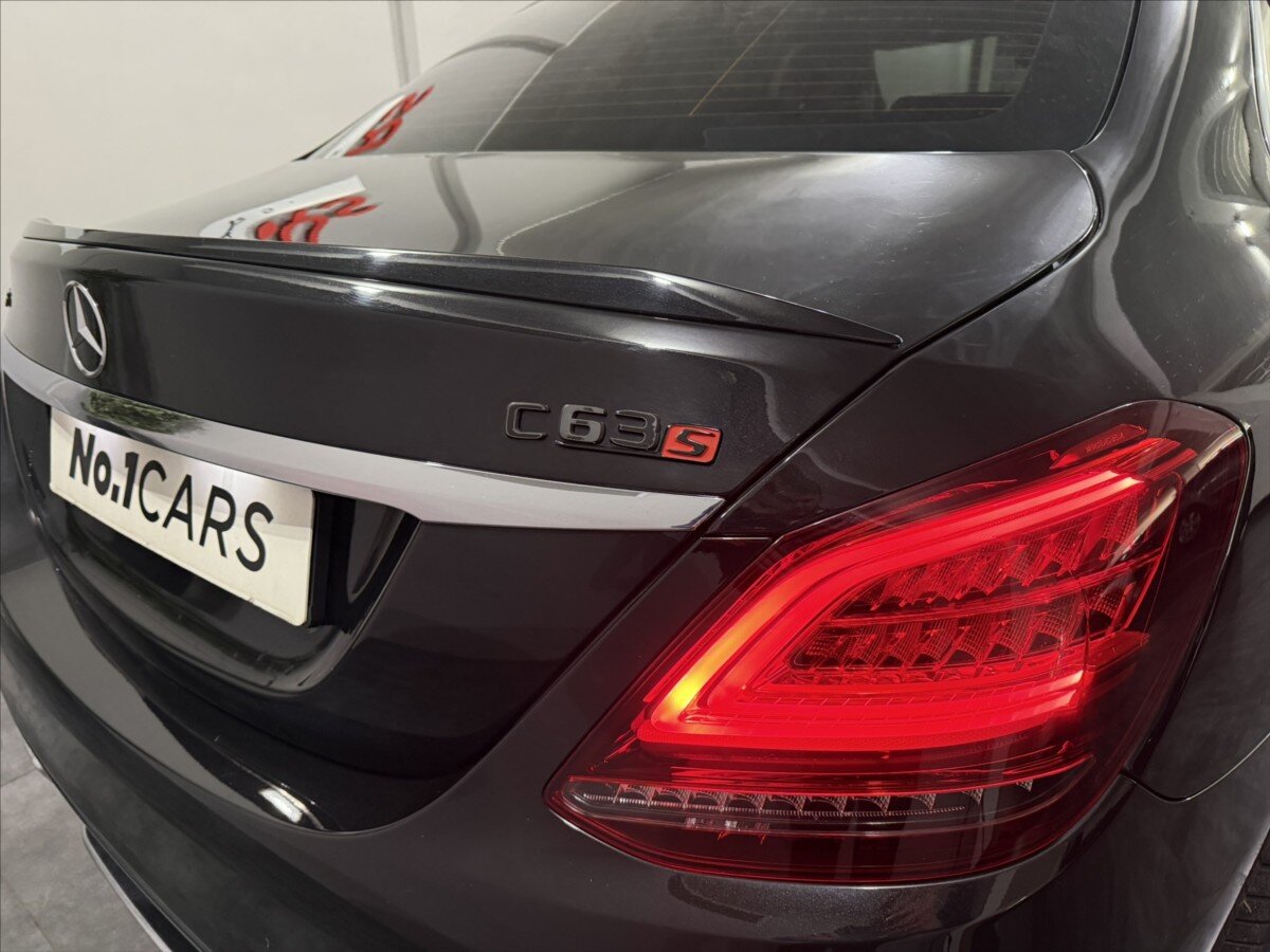 Mercedes-Benz Třídy C Sedan 4,0 l 375 kw