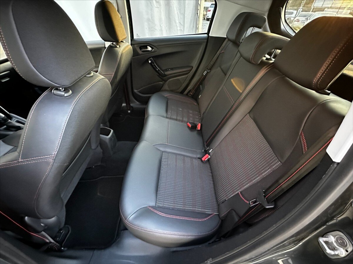 Peugeot 208 Hatchback 1,2 l 81 kw